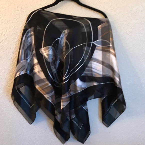 ‼️Final Markdown‼️ Black white and silver poncho - Picture 1 of 3